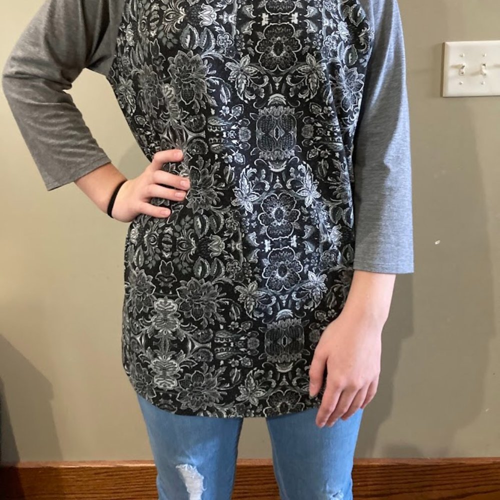 Patterned Quarter Sleeve Top - Picture 2 of 4